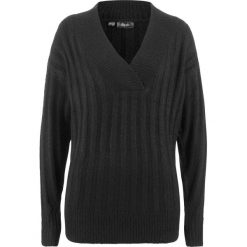 Sweter bonprix czarny. Czarne swetry damskie bonprix, bez wzorów, bez rękawów, bez kaptura. Za 89,99 zł.