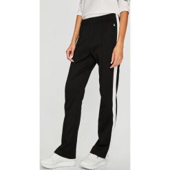 Calvin Klein Jeans - Spodnie. Czarne jeansy damskie marki Calvin Klein Jeans, s, z bawełny. W wyprzedaży za 399,90 zł.