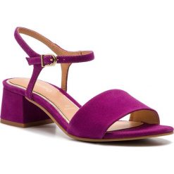 Sandały GIOSEPPO - Carcassonne 49044 Purple. Fioletowe klapki damskie Gioseppo, bez wzorów, ze skóry, bez obcasa, na obcasie. W wyprzedaży za 179,00 zł.