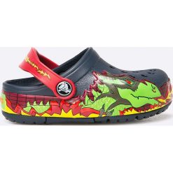 Crocs - Klapki dziecięce Crocs Lights. Niebieskie sandały chłopięce marki Crocs, z gumy, z okrągłym noskiem, bez zapięcia. W wyprzedaży za 149,90 zł.