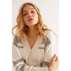 Sweter w kolorze biało-szarym. Szare swetry damskie Rodier, l, w paski, z wełny, klasyczne, bez rękawów, bez kaptura. W wyprzedaży za 214,95 zł.