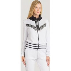 BLUZA LIU JO SPORT. Białe bluzy sportowe damskie Liu Jo Sport, s, bez wzorów, z materiału, bez rękawów, bez kaptura. Za 679,00 zł.