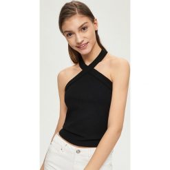 Top z dekoltem halter - Czarny. Czarne topy damskie Sinsay, s, bez wzorów, bez kołnierzyka. Za 14,99 zł.