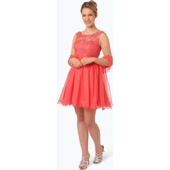 Luxuar Fashion - Elegancka sukienka damska z etolą, czerwony. Czerwone sukienki damskie Luxuar Fashion, l, w koronkowe wzory, z koronki, eleganckie, bez kołnierzyka, z krótkim rękawem, krótkie, mini. Za 749,95 zł.