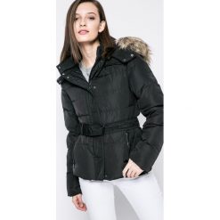 Pepe Jeans - Kurtka puchowa. Czarne kurtki damskie Pepe Jeans, s, bez wzorów, z poliesteru, krótkie, z kapturem. W wyprzedaży za 399,90 zł.