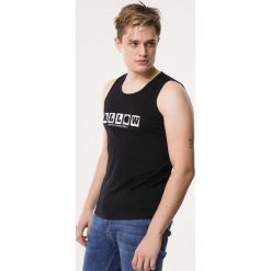 Czarna Koszulka Susceptibility. Czarne podkoszulki męskie Born2be, xl, z nadrukiem, z dzianiny, z okrągłym kołnierzem, bez rękawów. Za 39,99 zł.