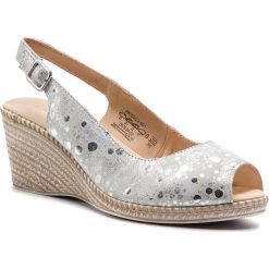 Sandały CAPRICE - 9-28350-22 Silver Bubble 991. Szare klapki damskie Caprice, bez wzorów, ze skóry, bez obcasa, na obcasie. W wyprzedaży za 159,00 zł.