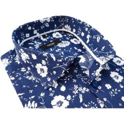 Niebieska koszula w białe kwiaty 929. Niebieskie koszule męskie m, w kwiaty, z elastanu, eleganckie. Za 148,50 zł.