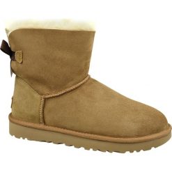 UGG Mini Bailey Bow II 1016501-CHE. Pomarańczowe śniegowce damskie Ugg, na zimę, ze skóry, bez zapięcia. W wyprzedaży za 849,99 zł.