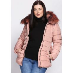 Łososiowa Kurtka Fulfilled. Różowe kurtki damskie Born2be, na zimę, xxl, w paski, długie, bez kaptura. Za 89,99 zł.