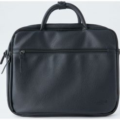 Wielofunkcyjna torba na laptopa. Czarne plecaki męskie Pull&Bear, bez wzorów. Za 139,00 zł.