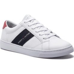 Sneakersy TOMMY HILFIGER - Tommy Playful Badge Sneaker FW0FW03996 White 100. Białe półbuty damskie TOMMY HILFIGER, ze skóry ekologicznej. Za 549,00 zł.