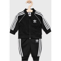 Adidas Originals - Dres dziecięcy 62-104 cm. Czarne spodnie chłopięce adidas Originals, bez wzorów, z poliesteru. Za 169,90 zł.