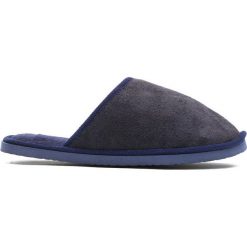Granatowe Kapcie Snuggery. Niebieskie kapcie męskie Born2be, z materiału. Za 29,99 zł.