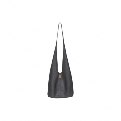 Short Boogi bag czarna teksturowana wygodna torba z szerokim paskiem. Czarne torebki klasyczne damskie marki Hairoo, w paski. Za 200,00 zł.