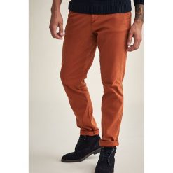 Spodnie w kolorze pomarańczowym. Pomarańczowe spodnie męskie TATUUM, na co dzień, m, bez wzorów. W wyprzedaży za 129,95 zł.