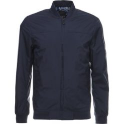 Ted Baker CORE Kurtka Bomber navy. Czerwone kurtki męskie bomber marki Reserved, l. W wyprzedaży za 544,50 zł.