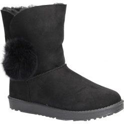 Botki emu z pomponem Casu BOK-1115. Czarne botki damskie Casu, bez obcasa, bez zapięcia. Za 69,99 zł.