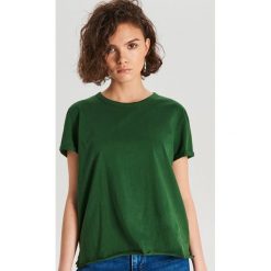 Koszulka basic - Khaki. Brązowe koszulki damskie Cropp, s, bez wzorów, bez kołnierzyka. Za 24,99 zł.