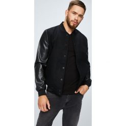 Calvin Klein Jeans - Kurtka bomber. Czarne kurtki męskie marki Calvin Klein Jeans, l, z elastanu. W wyprzedaży za 949,90 zł.