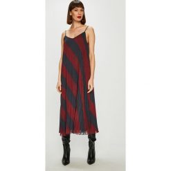 Tommy Hilfiger - Sukienka. Sukienki damskie TOMMY HILFIGER, na co dzień, bez wzorów, z poliesteru, eleganckie, bez kołnierzyka, bez rękawów, mini, rozkloszowane. W wyprzedaży za 359,90 zł.