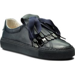 Sneakersy MARC O'POLO - 802 14403502 102 Navy/Black 501. Niebieskie półbuty damskie Marc O'Polo, bez wzorów, ze skóry, bez obcasa, na płaskiej podeszwie, bez zapięcia. W wyprzedaży za 439,00 zł.