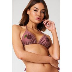 NA-KD Swimwear Góra bikini Plum Triangle - Purple. Fioletowe bikini marki FOUGANZA, z bawełny. Za 19,95 zł.