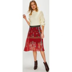 Desigual - Spódnica. Czerwone spódniczki damskie z wysokim stanem marki Desigual, s, z elastanu, midi. Za 399,90 zł.