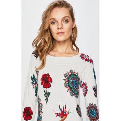 Desigual - Sweter. Szare swetry damskie marki Desigual, s, bez wzorów, z bawełny, z krótkim rękawem, krótkie, bez kaptura. Za 349,90 zł.