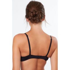 Etam - Biustonosz Pure Fit. Czarne biustonosze Etam, z haftami, z poliesteru. W wyprzedaży za 79,90 zł.