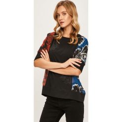 Desigual - Bluzka. Czarne bluzki damskie Desigual, s, bez wzorów, z elastanu, z okrągłym kołnierzem, bez rękawów. W wyprzedaży za 199,90 zł.