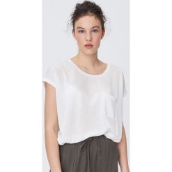 Koszulka oversize z kieszenią - Kremowy. Białe koszulki damskie Sinsay, s, bez wzorów, bez kołnierzyka, bez rękawów. Za 29,99 zł.