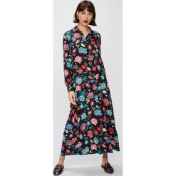 Answear - Sukienka Falling In Autumn. Szare długie sukienki marki ANSWEAR, na co dzień, l, z materiału, casualowe, z długim rękawem, proste. W wyprzedaży za 99,90 zł.