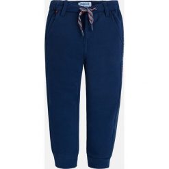 Mayoral - Spodnie dziecięce 92-134 cm. Niebieskie spodnie chłopięce marki Mayoral, z bawełny. Za 84,90 zł.