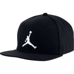 Jordan Air Pro Jumpman Snapback AR2118-013. Czarne czapki męskie Jordan, bez wzorów, z poliesteru. W wyprzedaży za 109,99 zł.