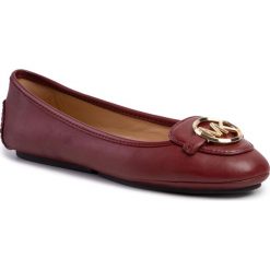 Baleriny MICHAEL MICHAEL KORS - Lillie Moc 40R9LIFP3L Brandy. Czerwone baleriny damskie MICHAEL Michael Kors, bez wzorów, ze skóry, klasyczne, bez obcasa, na płaskiej podeszwie. W wyprzedaży za 359,00 zł.