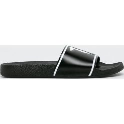 Trussardi Jeans - Klapki. Białe klapki damskie Trussardi Jeans, bez wzorów, z jeansu, bez obcasa. W wyprzedaży za 119,90 zł.