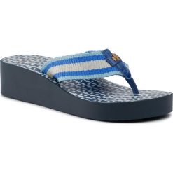 Japonki TORY BURCH - Gemini Link Wedge Flip Flop 61714 Bondi Blue/Bondi Blue Gemini Link 430. Niebieskie klapki damskie Tory Burch, bez wzorów, ze skóry ekologicznej, bez obcasa. W wyprzedaży za 289,00 zł.