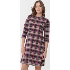 Ciemnoróżowa Sukienka Primavera. Sukienki damskie Born2be, s, bez wzorów, eleganckie, z okrągłym kołnierzem, bez rękawów, mini, trapezowe. Za 69,99 zł.