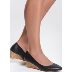 Czarne Koturny Boogie On. Czarne koturny damskie Renee, ze skóry, na niskim obcasie. Za 99,99 zł.