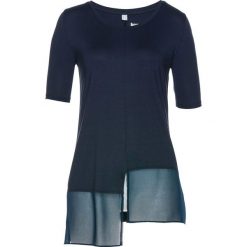 Asymetryczny shirt z szyfonem bonprix ciemnoniebieski. Niebieskie koszulki damskie bonprix, bez wzorów, z szyfonu, z asymetrycznym kołnierzem, bez rękawów. Za 69,99 zł.