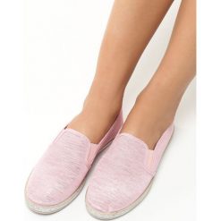 Różowe Espadryle One Moment. Różowe espadryle damskie Born2be, bez wzorów, bez obcasa, na płaskiej podeszwie. Za 29,99 zł.