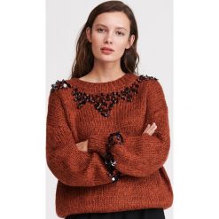 Sweter z cekinami - Brązowy. Pomarańczowe swetry damskie Reserved, s, bez wzorów, bez rękawów, bez kaptura. Za 139,99 zł.