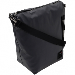 Torebka shopper bag nieprzemakalna Monnari czarna - czarny. Czarne torby damskie na zakupy Monnari, w paski, z tkaniny, sportowe, duże, bez dodatków. Za 189,00 zł.