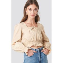 NA-KD Boho Cropped Frill Long Sleeve Top - Beige. Brązowe topy damskie marki NA-KD Boho, bez wzorów, z falbankami. Za 121,95 zł.