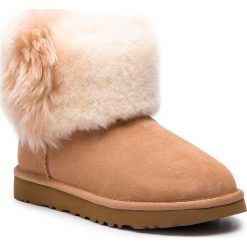 Buty UGG - W Classic Mini Wisp 1101039 W/Ary. Brązowe kozaki damskie Ugg, ze skóry, bez obcasa, bez zapięcia. W wyprzedaży za 659,00 zł.