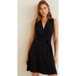 Mango - Sukienka Crossju. Czarne sukienki damskie Mango, na co dzień, l, bez wzorów, z elastanu, casualowe, bez kołnierzyka, bez rękawów, proste. W wyprzedaży za 49,90 zł.