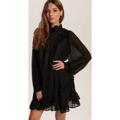 Czarna Sukienka Rislea. Czarne sukienki damskie Renee, s, bez wzorów, bez kołnierzyka, bez rękawów, mini. Za 159,99 zł.
