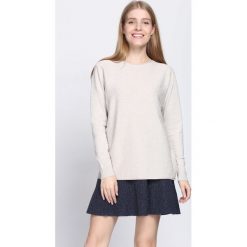 Jasnobeżowy Sweter Light The Flame. Szare swetry oversize damskie marki Born2be, l, prążkowane. Za 79,99 zł.
