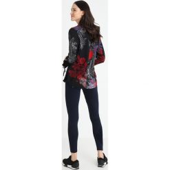 Desigual CLARA Bluzka black. Czarne bluzki damskie marki Desigual, s, bez wzorów, z wiskozy, bez kołnierzyka, bez rękawów. Za 349,00 zł.